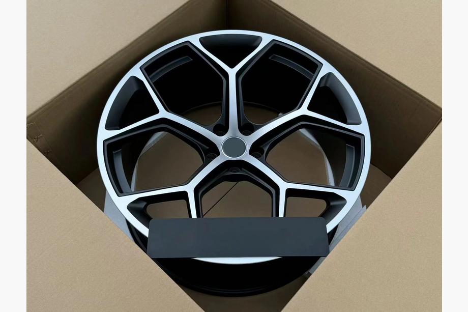 Audi Q8 2018- Cerchi forgiati OEM R22 V4 (Set da 4) Foto 9