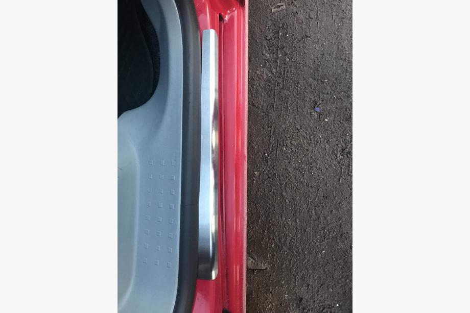 Volkswagen Caddy 2010-2015 Coperture Battitacco Natanika Standard (4 pz, Acciaio Inox) Foto 6