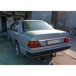 Modanatura cofano posteriore acciaio inox Mercedes E-class W124 1984–1997 foto 2
