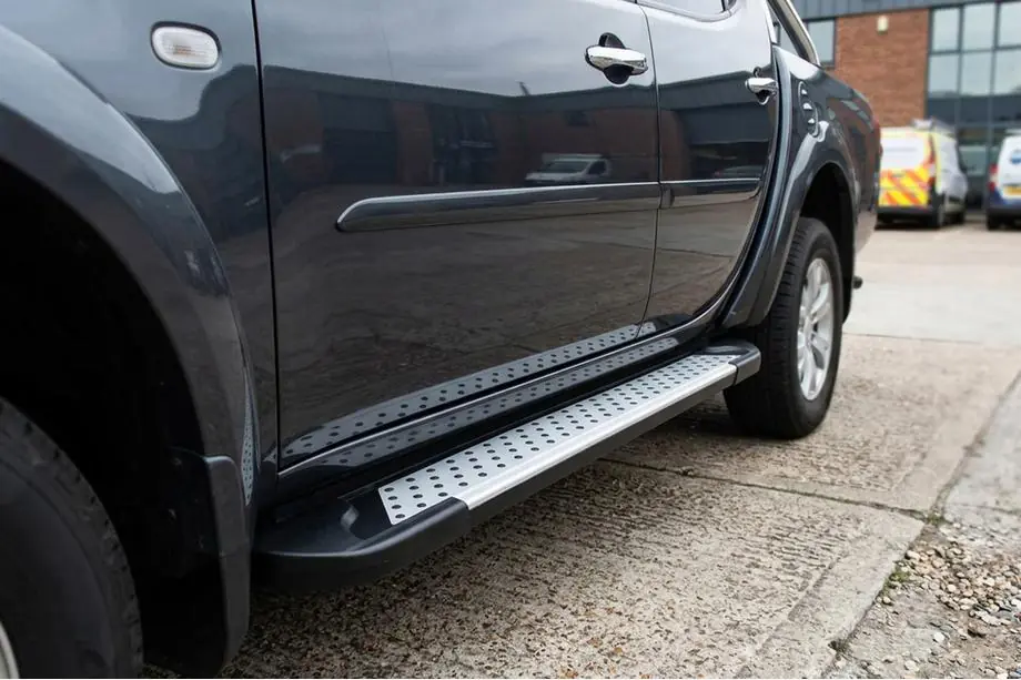 Mitsubishi L200 2006-2015 Pedane Laterali Allmond Grey (2 pz, Alluminio) Image