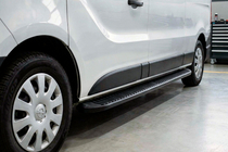 Opel Vivaro 2015-2019 Pedane Laterali Tayga Black (2 pz, Alluminio) foto 1