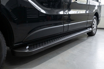 Renault Trafic 2015- Pedane Laterali Allmond Black (2 pz, Alluminio) Passo Corto foto 1