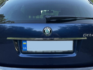 Skoda Octavia II A5 2010-2013 Modanatura cromata sopra targa Carmos (acciaio inox) foto 5