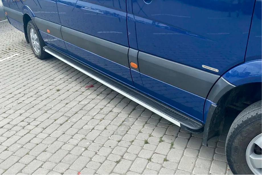 Mercedes Sprinter W906 2006–2018 Pedane Laterali Maya (2 pz, Alluminio) Lungo/ExtraLungo Image