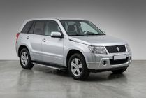 Suzuki Grand Vitara 2005-2017 Pedane Laterali Maya V1 (2 pz, Alluminio) foto 1