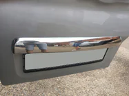 Renault Trafic 2015- Modanatura in acciaio inox sopra la targa foto 5