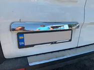 Renault Trafic 2015- Modanatura in acciaio inox sopra la targa foto 6