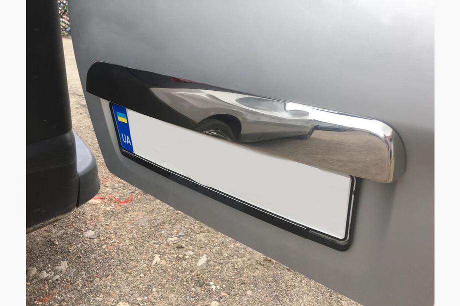 Renault Trafic 2015- Modanatura in acciaio inox sopra la targa Image