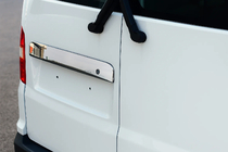 Volkswagen T5 Multivan 2003–2010 Modanatura in acciaio inox sopra la targa per porte posteriori a battente foto 1