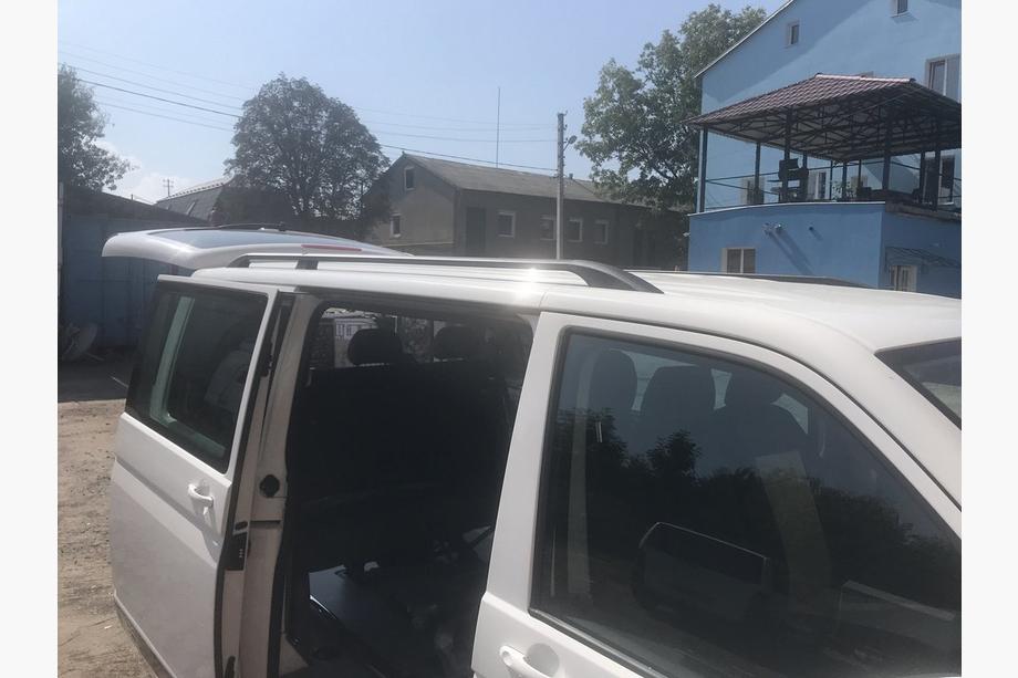 Volkswagen T5 Transporter 2003-2010 Barre Tetto Nere Base lunga, piedini in plastica Foto 10