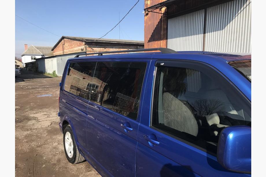 Volkswagen T5 Multivan 2003–2010 Barre longitudinali nere Base lunga, piedini in plastica Foto 4