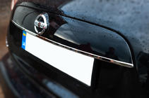 Nissan Juke 2010-2019 Modanatura cromata sopra la targa (acciaio inox) OmsaLine - Acciaio Inox Italiano foto 3