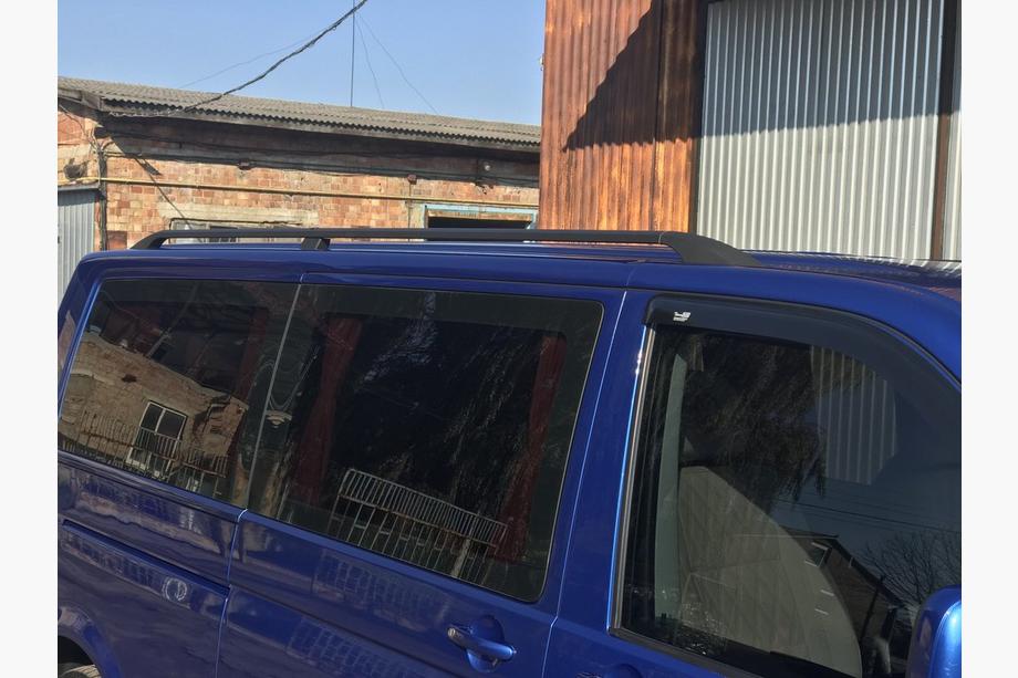 Volkswagen T6 2015-2024 Barre Tetto Nere Base corta, piedini in plastica Foto 6