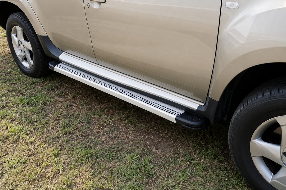 Dacia Duster 2008-2018 Pedane Laterali Maya V2 (2 pz, Alluminio) Image