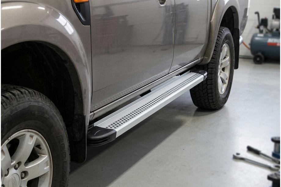 Mazda BT-50 2007-2012 Pedane Laterali Maya V2 (2 pz, Alluminio) Image