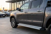 Toyota Hilux 2015- Pedane Laterali Maya V2 (2 pz, Alluminio) foto 1