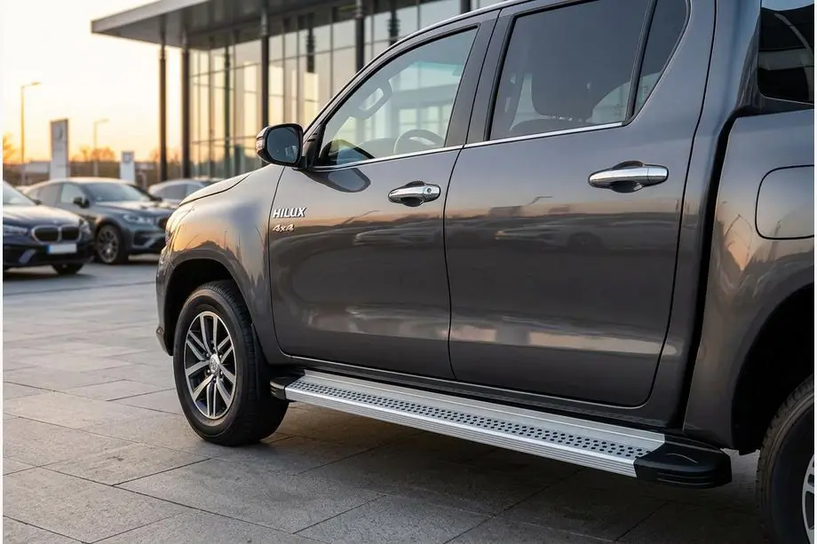 Toyota Hilux 2015- Pedane Laterali Maya V2 (2 pz, Alluminio) Image