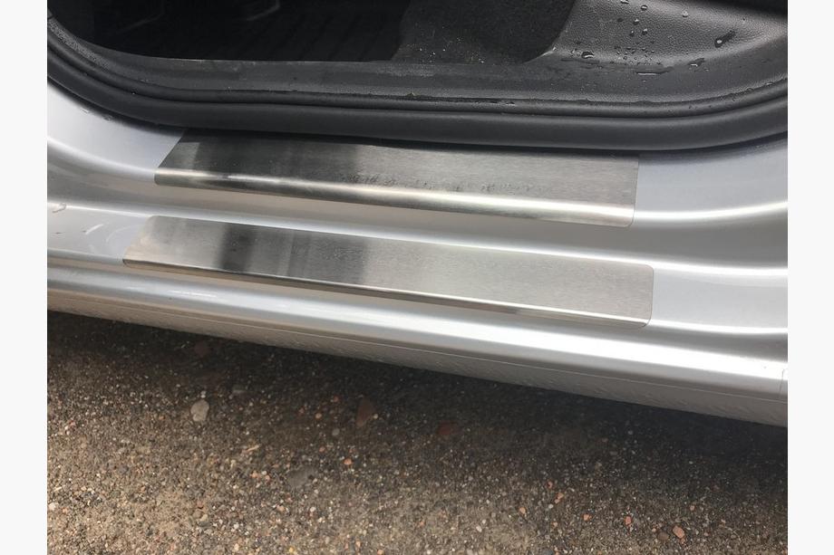 Skoda Rapid 2012-2019 Coprisoglia Nataniko (8 pz, Acciaio Inox) Premium - Nastro 3M, 0.8 mm Foto 6