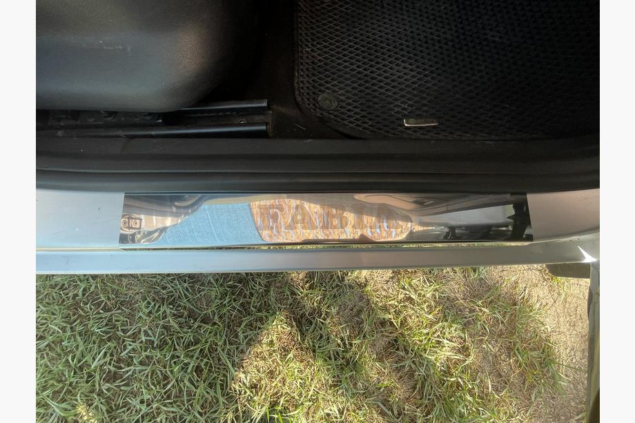 Skoda Fabia 2007-2014 Battitacco Carmos (4 pz, acciaio inox) Foto 2