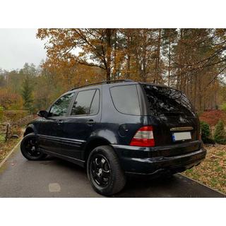 Modanatura cromata sopra la targa (acciaio inox) Mercedes ML W163 1997-2005 foto 3