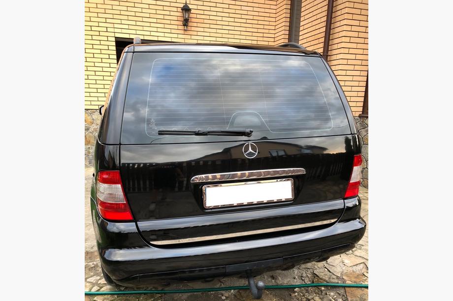 Mercedes ML W163 1997-2005 Modanatura cromata sopra la targa (acciaio inox) Carmos - Acciaio Inox Turco Foto 1