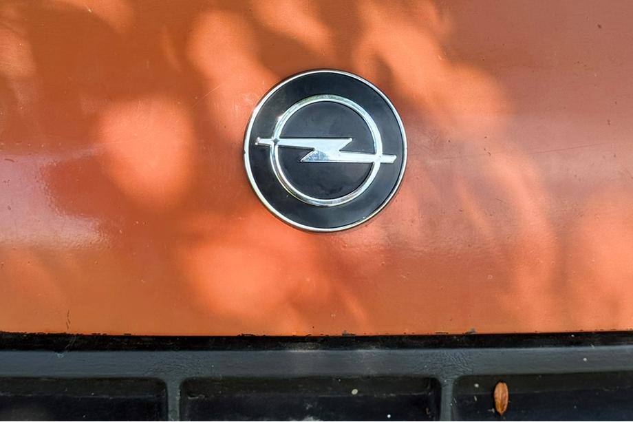 Opel Kadett 1984-1991 Emblema, Turchia Anteriore con smusso (75mm) Image