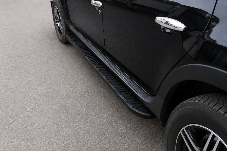 Dacia Duster 2008-2018 Pedane Laterali Tayga V1 Nero (2 pz, Alluminio) Image