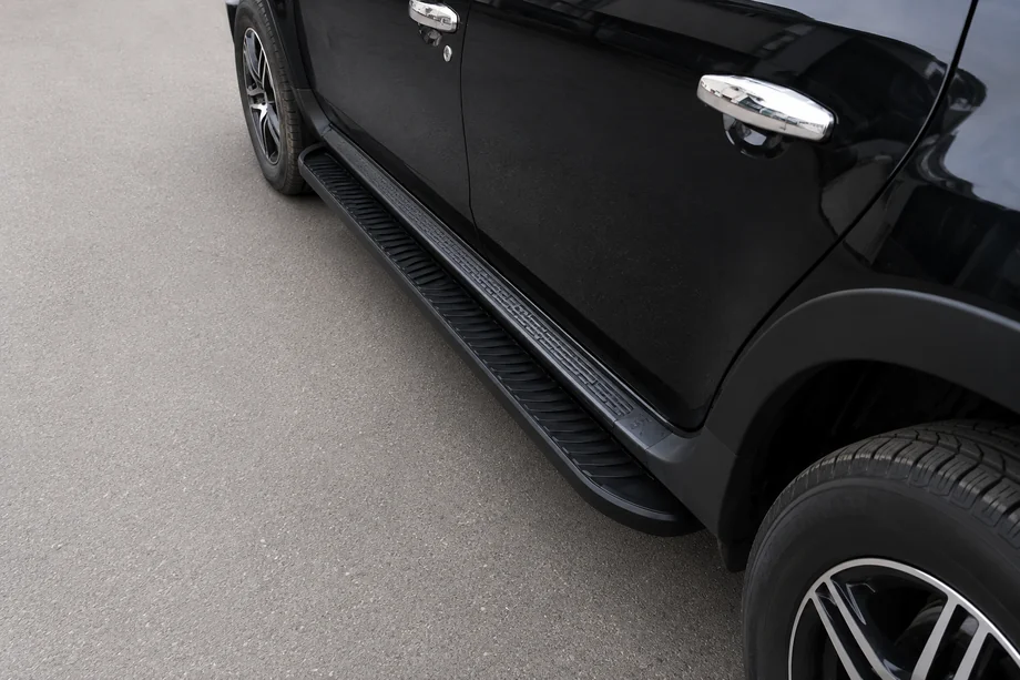Dacia Duster 2008-2018 Pedane Laterali Tayga V1 Nero (2 pz, Alluminio) Image
