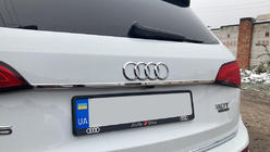 Audi Q5 2008-2017 Modanatura cromata sopra la targa (acciaio inox) foto 1