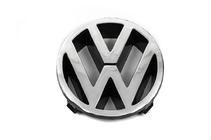 Volkswagen Polo 1994-2001 Emblema anteriore foto 2