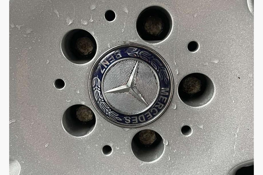 Mercedes-Benz Copri mozzo ruota 71/75 mm senza anello (4 pz, blu V2) Foto 1