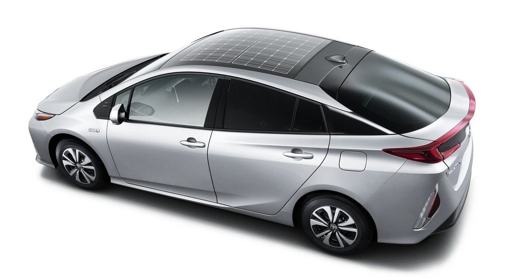 Panasonic lancia nella produzione di pannelli solari per auto