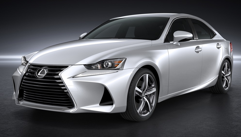 Panoramica della rinnovata berlina Lexus IS