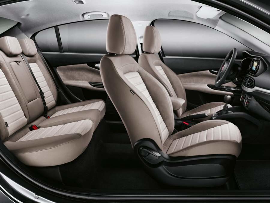 Panoramica della berlina Fiat Tipo