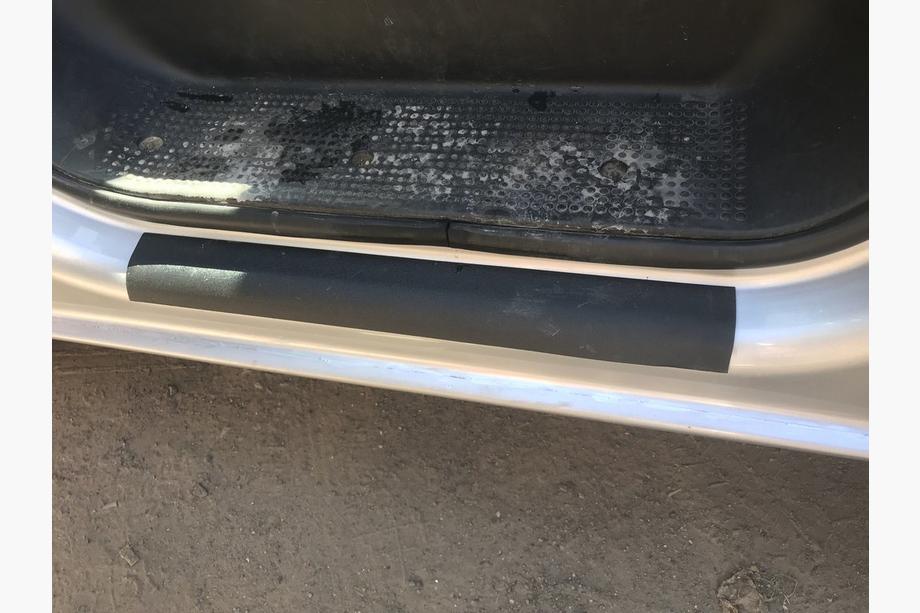 Renault Trafic 2001–2015 Coperture battitacco ABS (2 pz, DDU) Lucido Foto 9