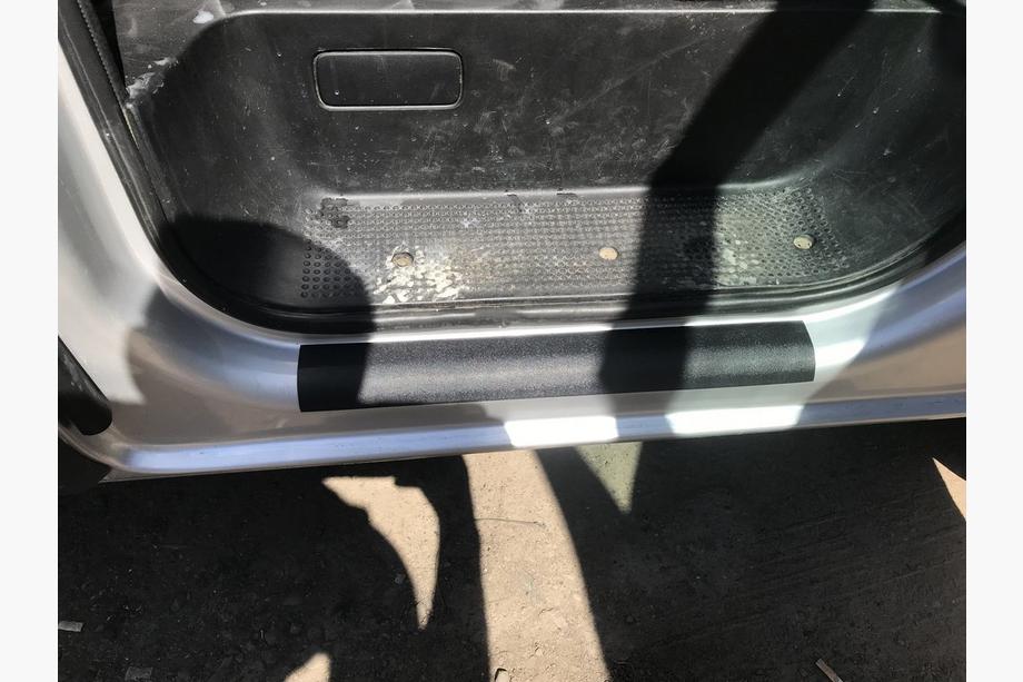 Renault Trafic 2001–2015 Coperture battitacco ABS (2 pz, DDU) Lucido Foto 10