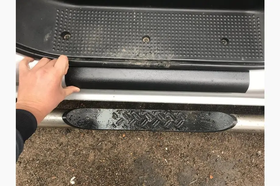 Renault Trafic 2001–2015 Coperture battitacco ABS (2 pz, DDU) Foto 7
