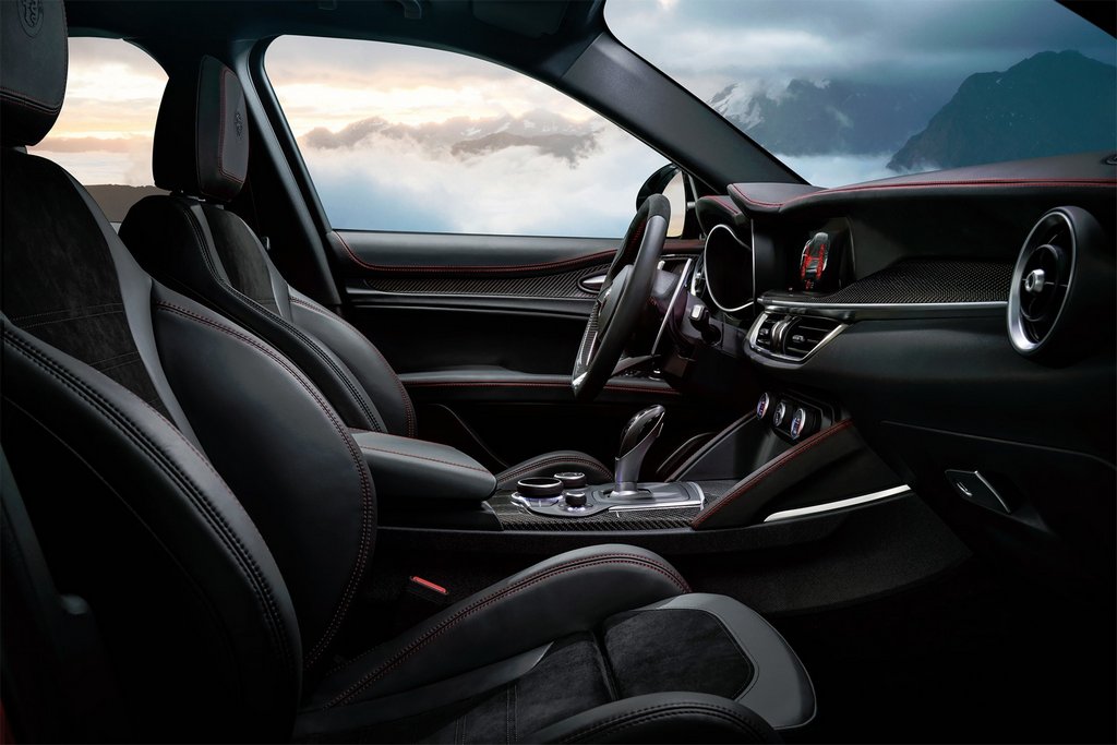 La prima recensione di un crossover Alfa Romeo Stelvio