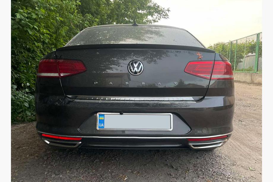 Volkswagen Passat B8 2015-2023 Modanatura bagagliaio SD acciaio inox Carmos - Acciaio Turco Foto 2