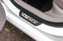 Volkswagen Golf 7/E-Golf 2012-2020 Battitacco Flexill Dotline (4 pz, acciaio inox) foto 3
