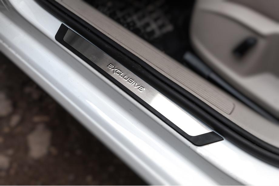 Volkswagen Golf 7/E-Golf 2012-2020 Battitacco Flexill Exclusive (4 pz, acciaio inox) Foto 1