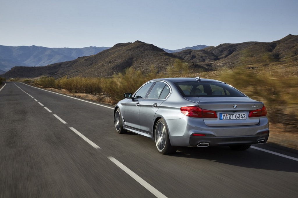 Sfoglia BMW 540i 2017 anno modello