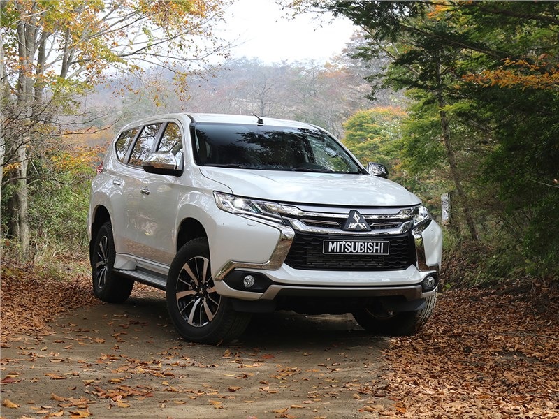 Sfoglia Mitsubishi Pajero Sport di terza generazione