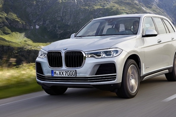 Il crossover BMW X7 presenteranno nel prossimo autunno