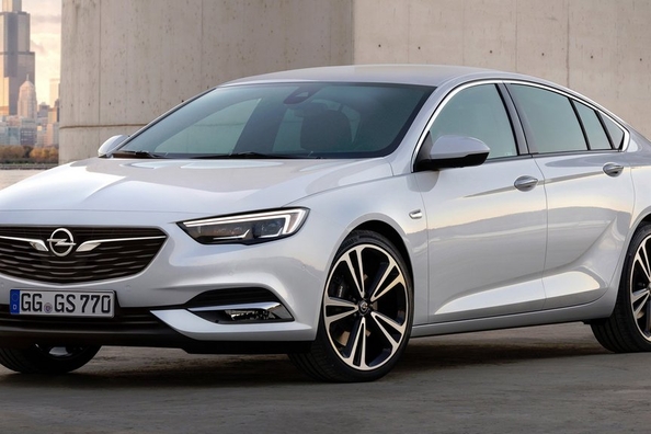 Revisione della nuova Opel Insignia liftback
