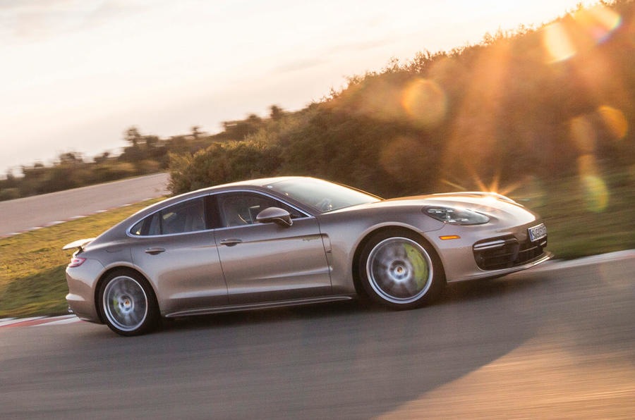 Sfoglia Porsche Panamera Turbo S E-Hybrid