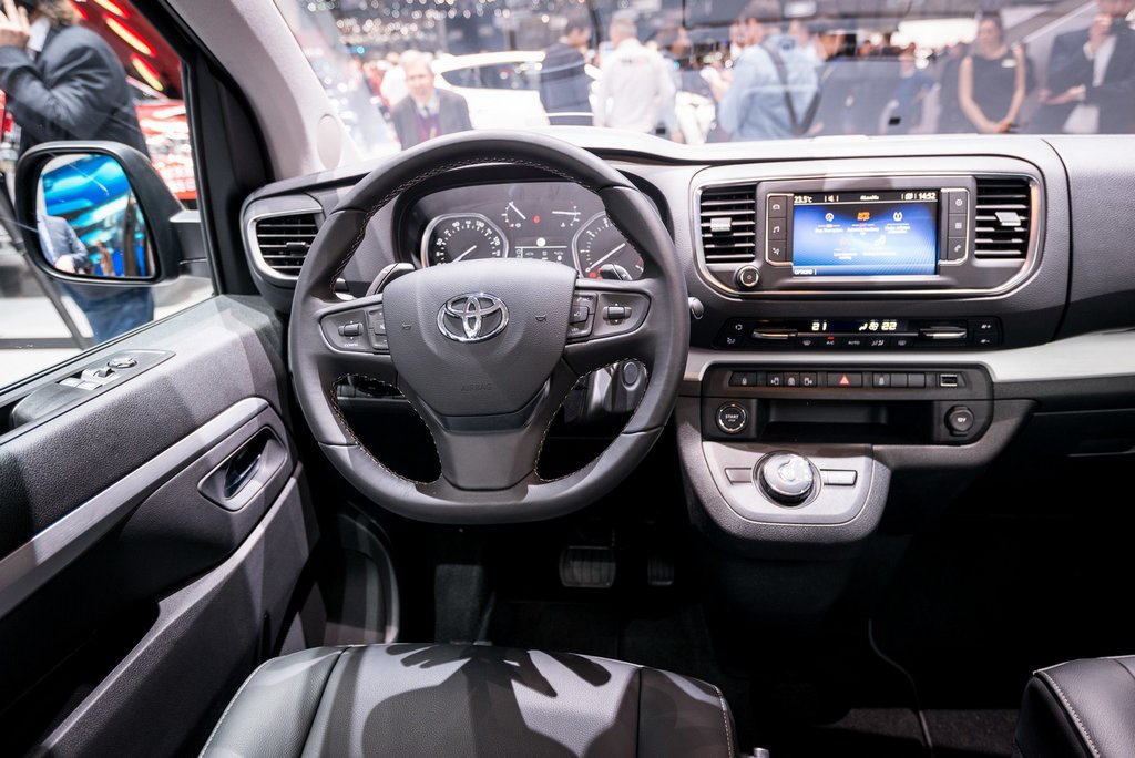 Sfoglia Toyota Proace Verso