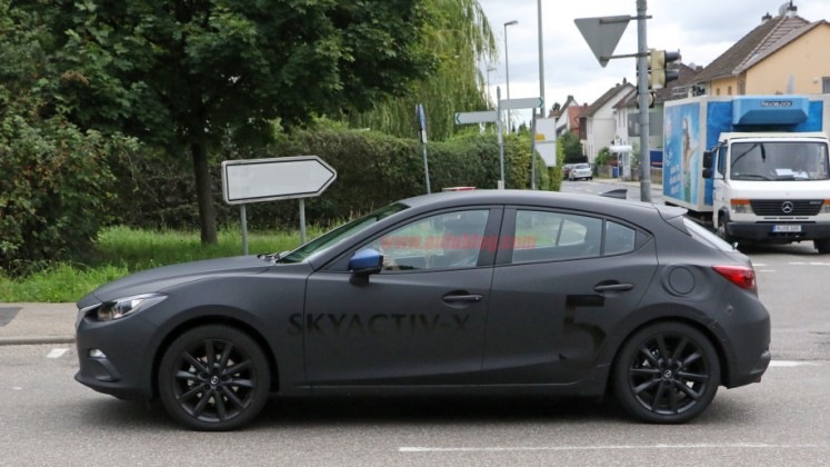 Mazda rilascerà una nuova primi tre con un innovativo motore
