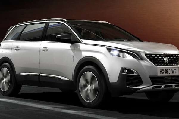 Stile francese in crossover Peugeot 5008 2017 Foto 1
