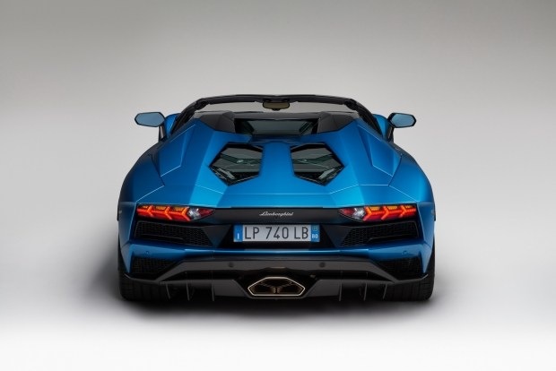 A Francoforte presenteranno aggiornata Lamborghini Aventador S Roadster